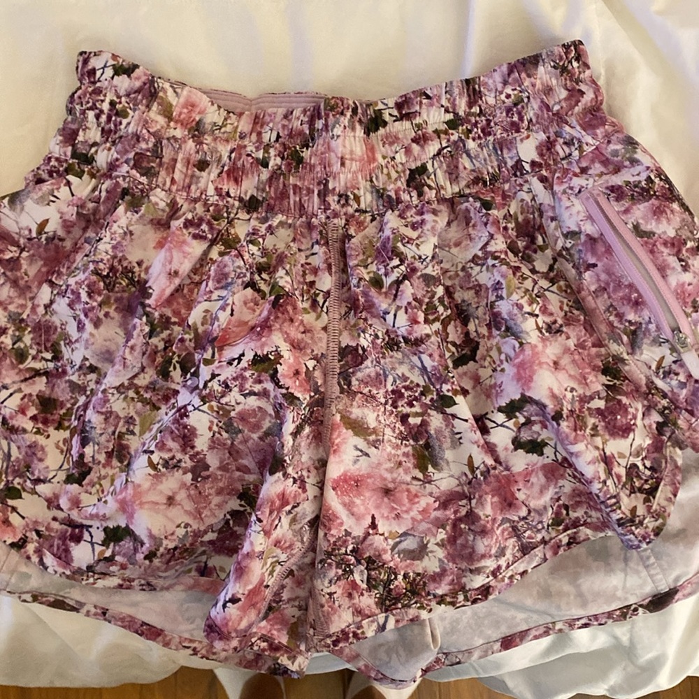 Floral lululemon Tracker V Short